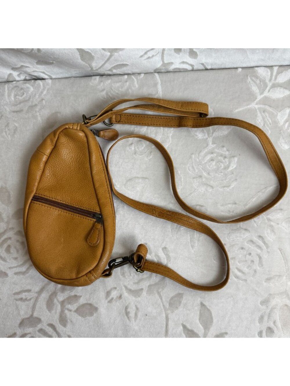 Vintage LL Bean AmeriBag Mini Sling Bag Crossbody or Leather Wristlet Tan OALY2 - Picture 2 of 10
